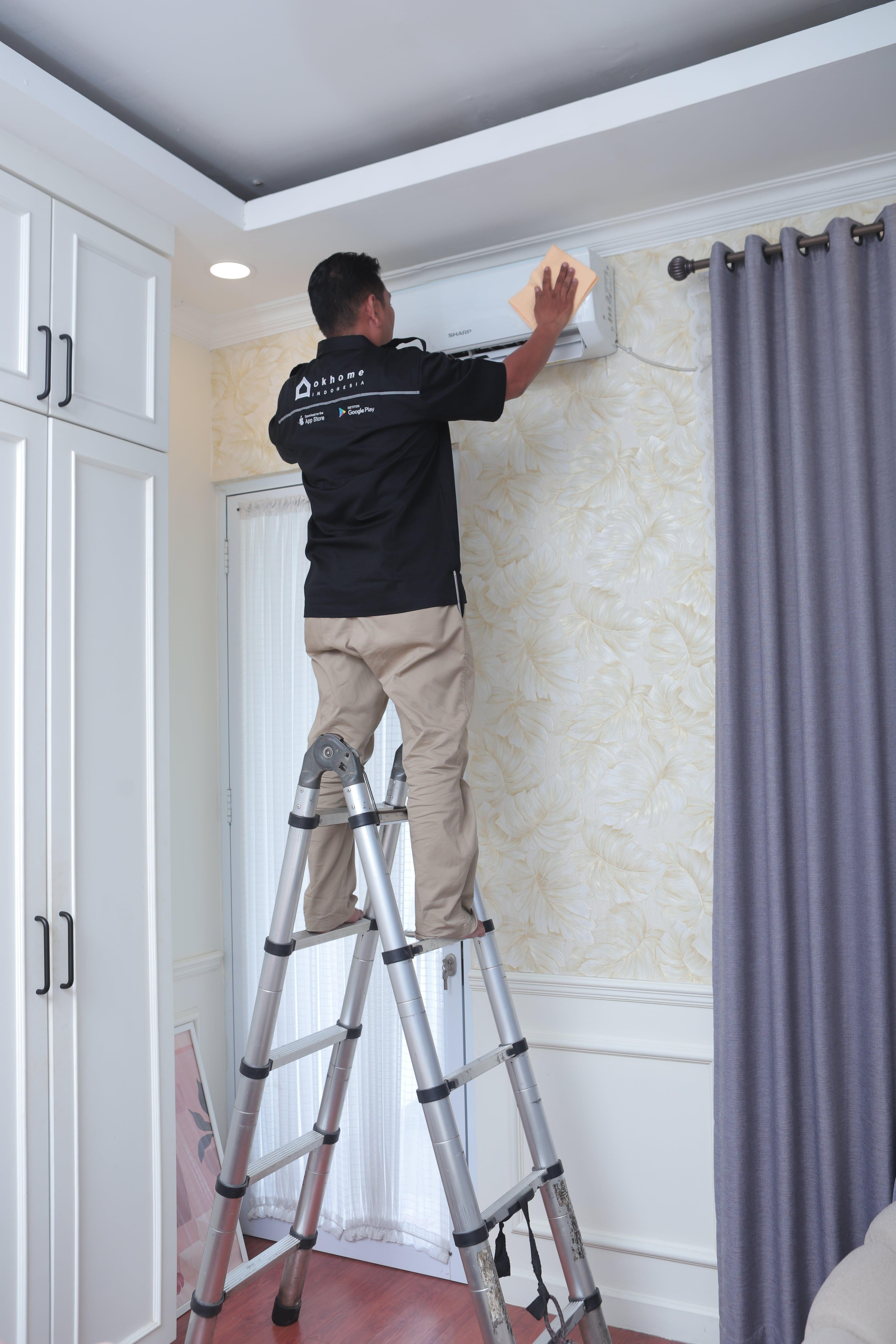 AC Maintenance service - AC service technician